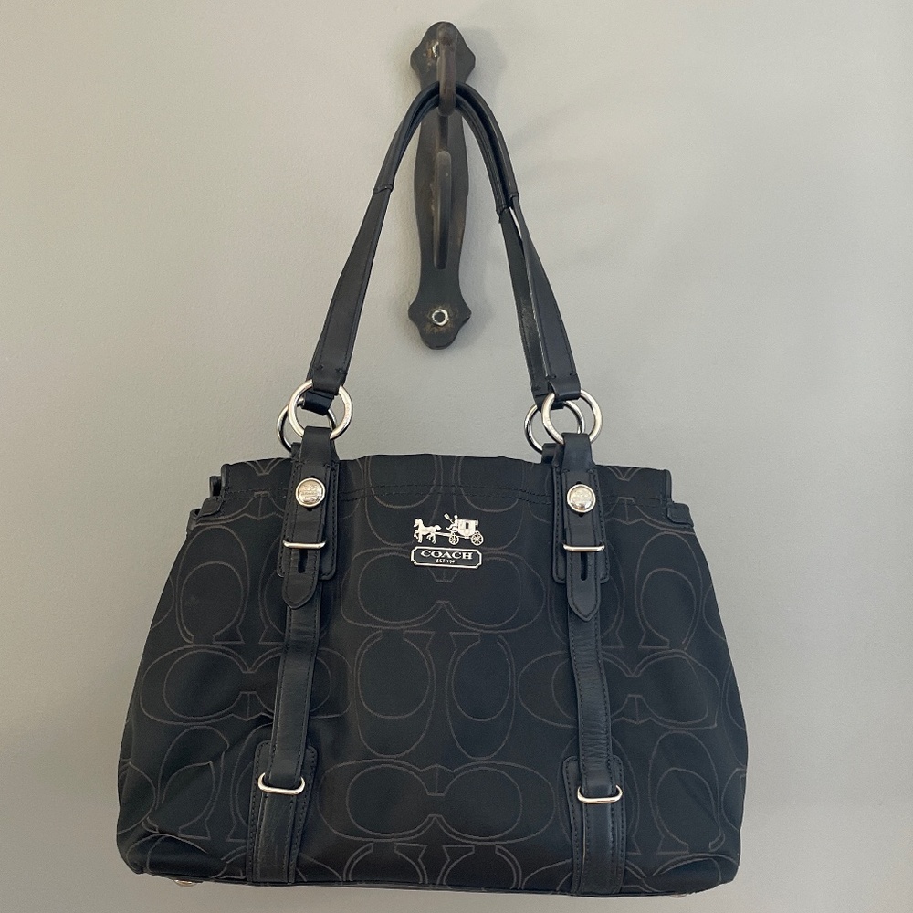 Coach Mia Signature Outline C Carryall